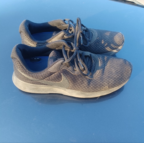 Nike tanjun black shoes 10.5 - Picture 3 of 11